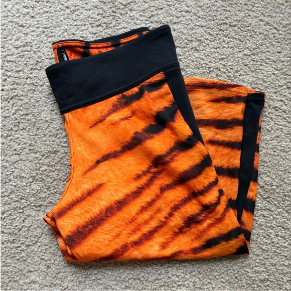 Blackmilk tiger print capri leggings
